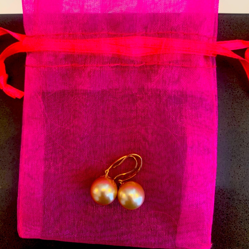 Gold pearl earrings